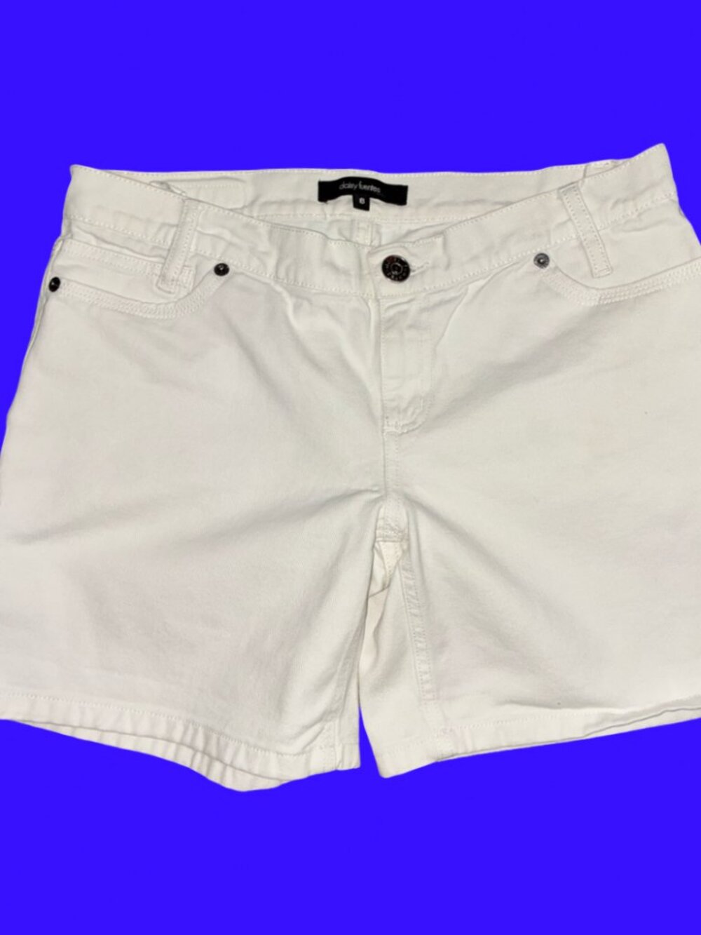 Sz.8*Daisy Fuentes*White Denim Shorts--Flap Pockets--Low-Rise